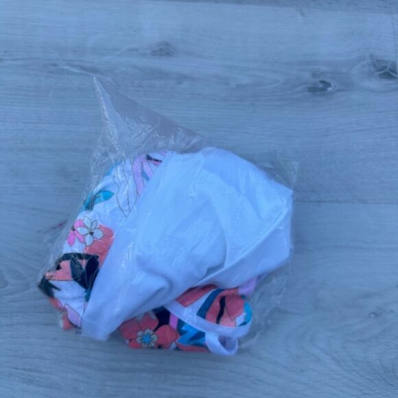 Raisins Juniors' Aloha‎ Tropical-Print Swim Shorts Floral Size M NWT in package - Picture 4 of 4